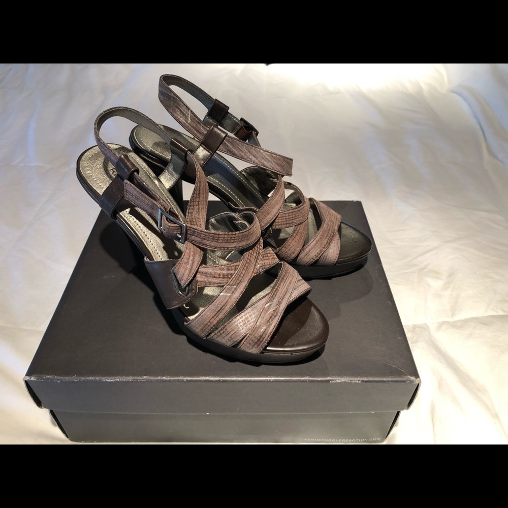 Sexy Strappy Kenneth Cole Womens sz 7 1/2 heeled Sandals